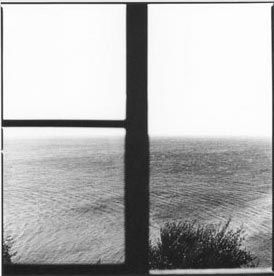 ασπρόμαυρη φωτογραφία, παράθυρο στη θάλασσα