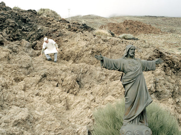 άγαλμα του Ιησού σε κάποιο βουνό και ένας μάγειρας