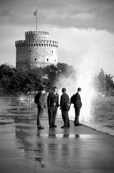παραλιακή Θεσσαλονίκης, 4 άνδρες, λευκός πύργος