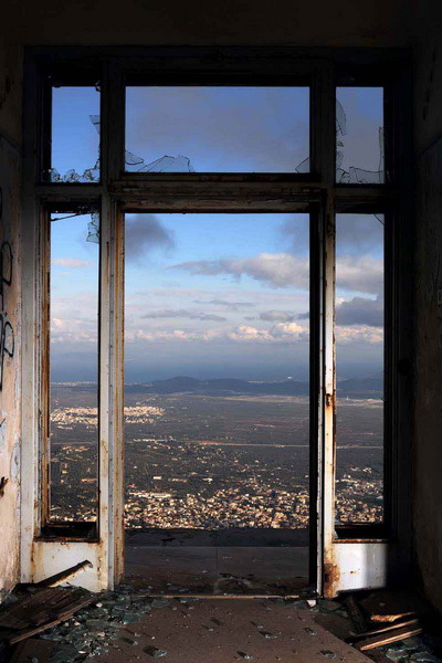 ανοιχτό παράθυρο με θέα