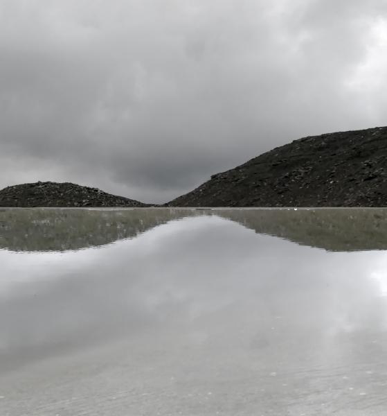 Φωτογραφία έκθεσης, αντανάκλαση βουνών σε λίμνη