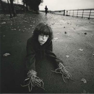 Arthur Tress, Αγόρι με Ρίζες για Χέρια, Νέα Υόρκη, 1971