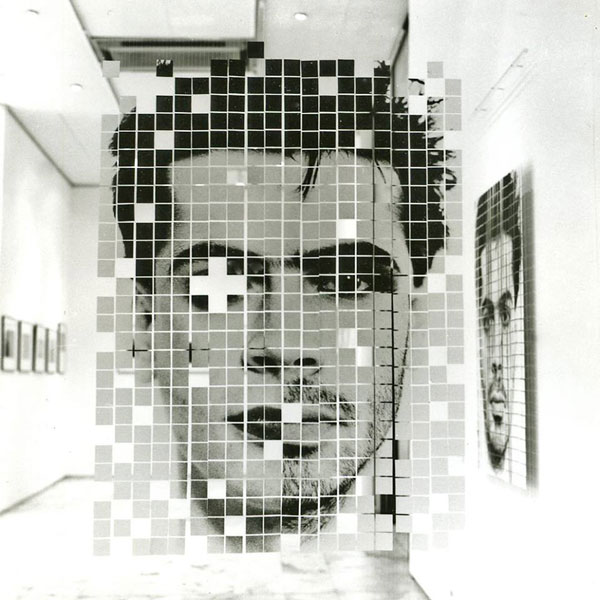 μεγενθυμένα pixels αντρικού προσώπου εκτεθειμένα σε έκθεση
