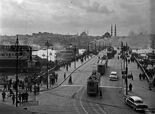 ασπρόμαυρο στιγμιότυπο απο την ταινία / εικόνα της Κωνσταντινούπολης