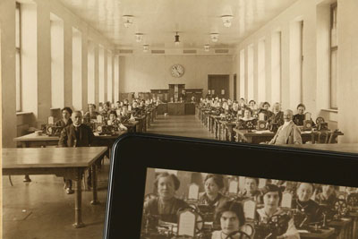 σέπια φωτογραφία μαθητών τραβηγμένη από tablet