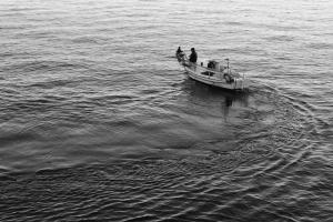 καϊκι, θάλασσα / Φωτογραφία: Αλέξανδρος Κάππος (2ο ΓΕΛ ΑΙΓΙΝΑΣ)